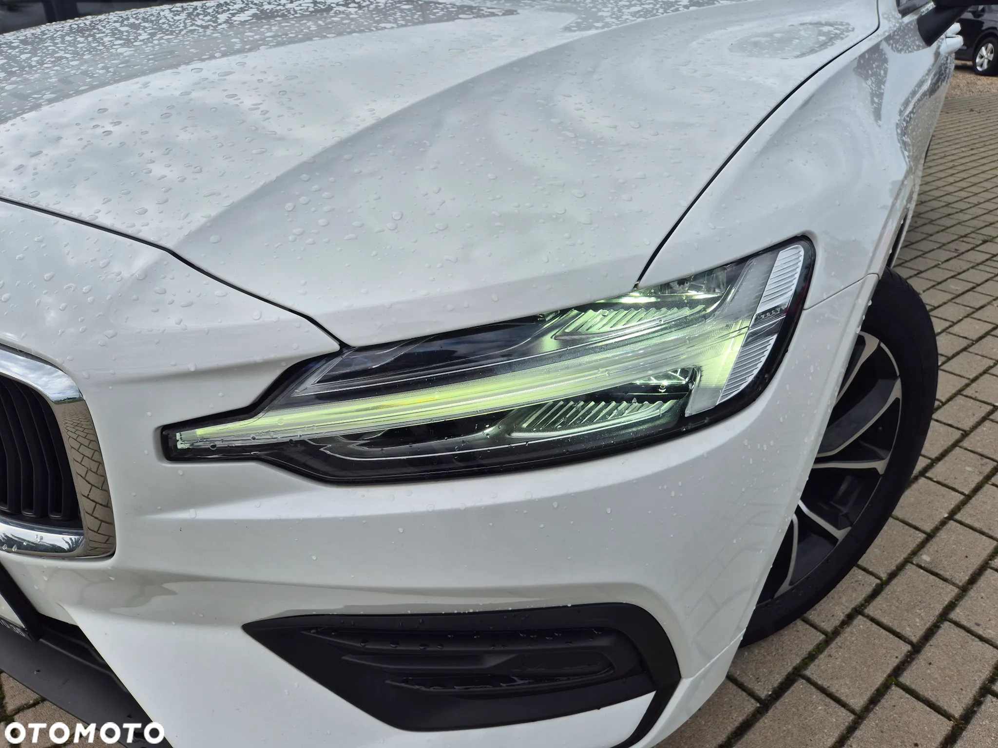 Volvo V60 B3 B DKG Momentum - 3