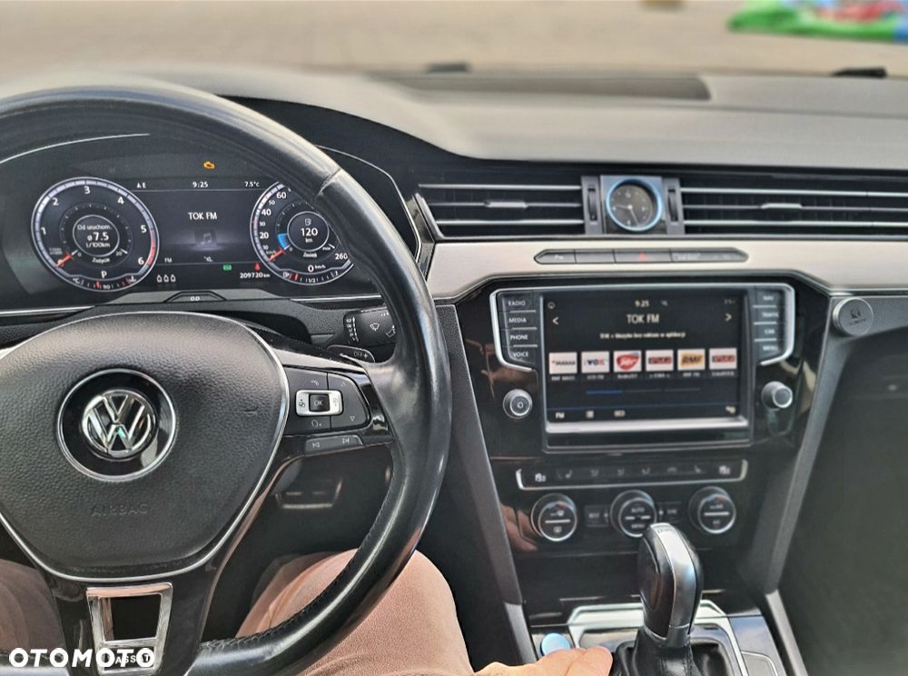 Volkswagen Passat - 25