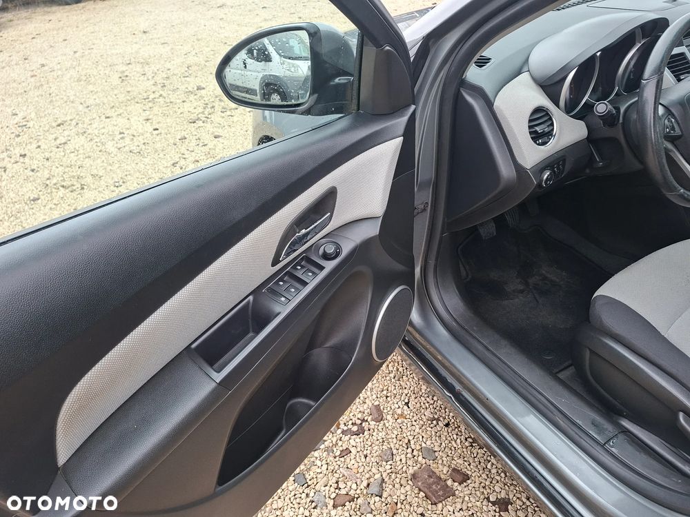 Chevrolet Cruze 1.6 LS - 21