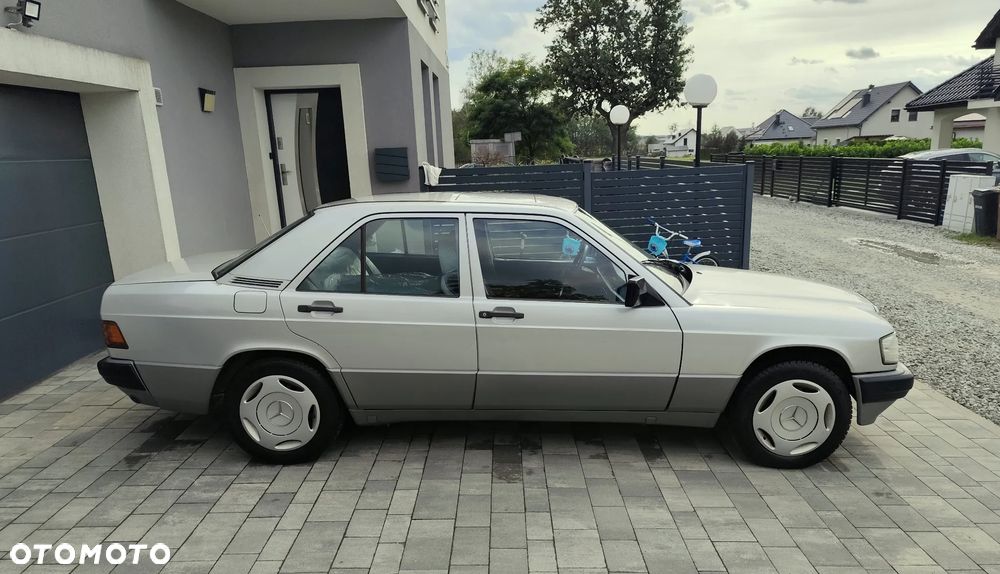 Mercedes-Benz W201 (190) - 6