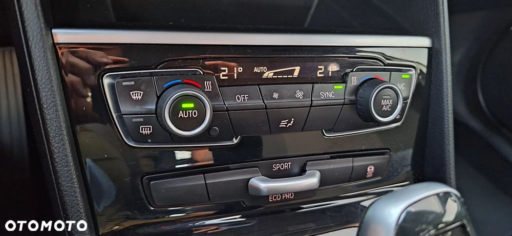 BMW Seria 2 218d - 25