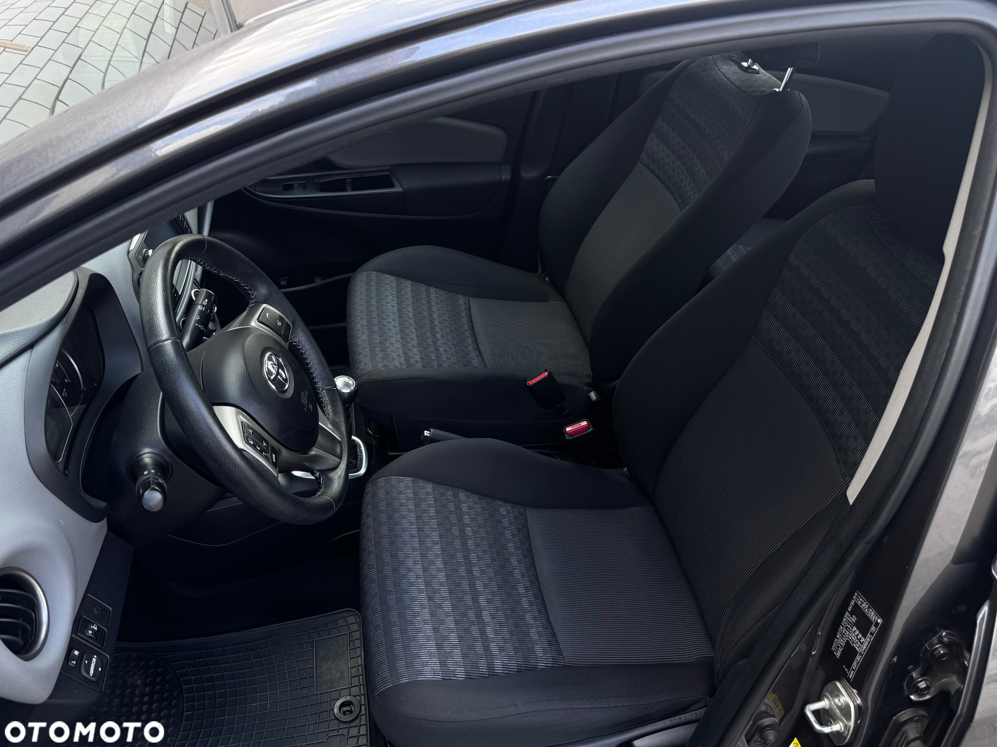 Toyota Yaris 1.0 Premium - 8