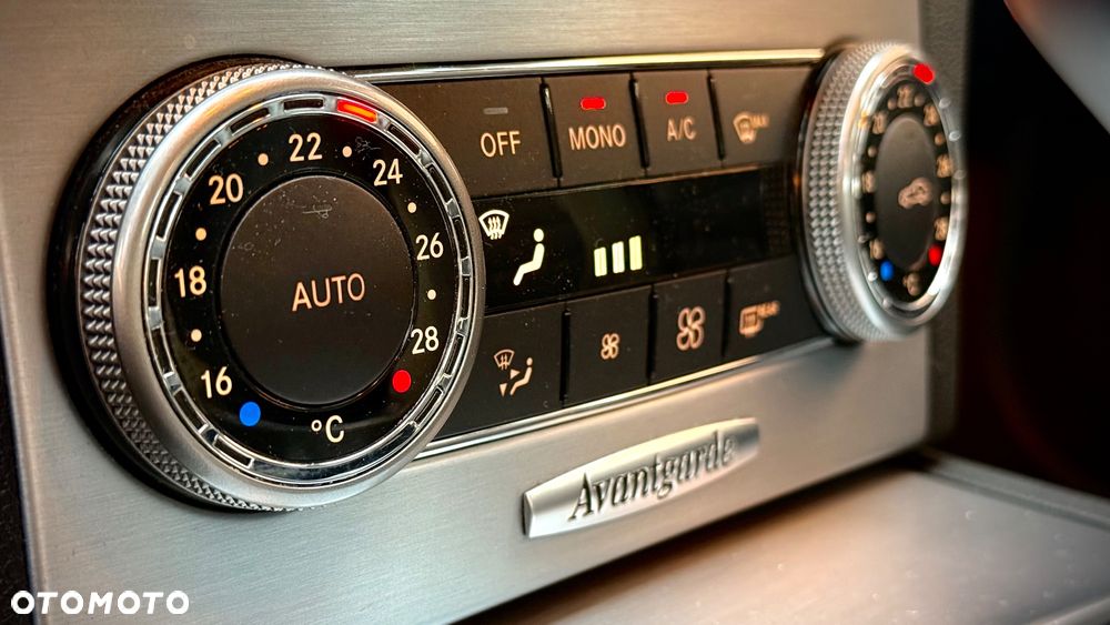 Mercedes-Benz Klasa C 200 T CGI BlueEFFICIENCY Avantgarde - 13