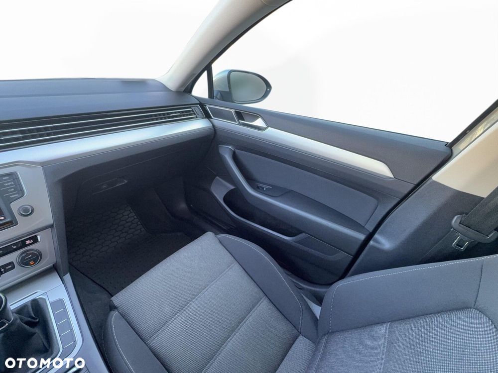 Volkswagen Passat - 30
