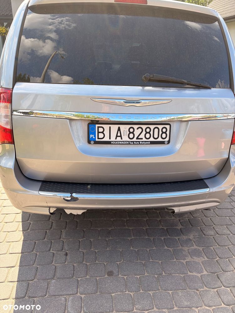 Chrysler Town & Country - 3