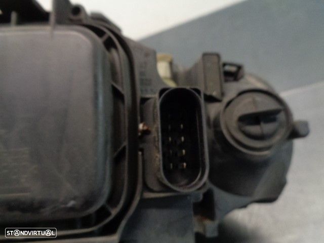 FAROL DIREITO AUDI A3 SPORTBACK 2004 -8P0941030P - 1