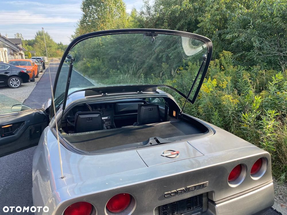 Chevrolet Corvette - 11