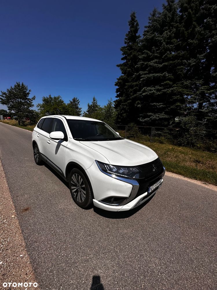 Mitsubishi Outlander - 1