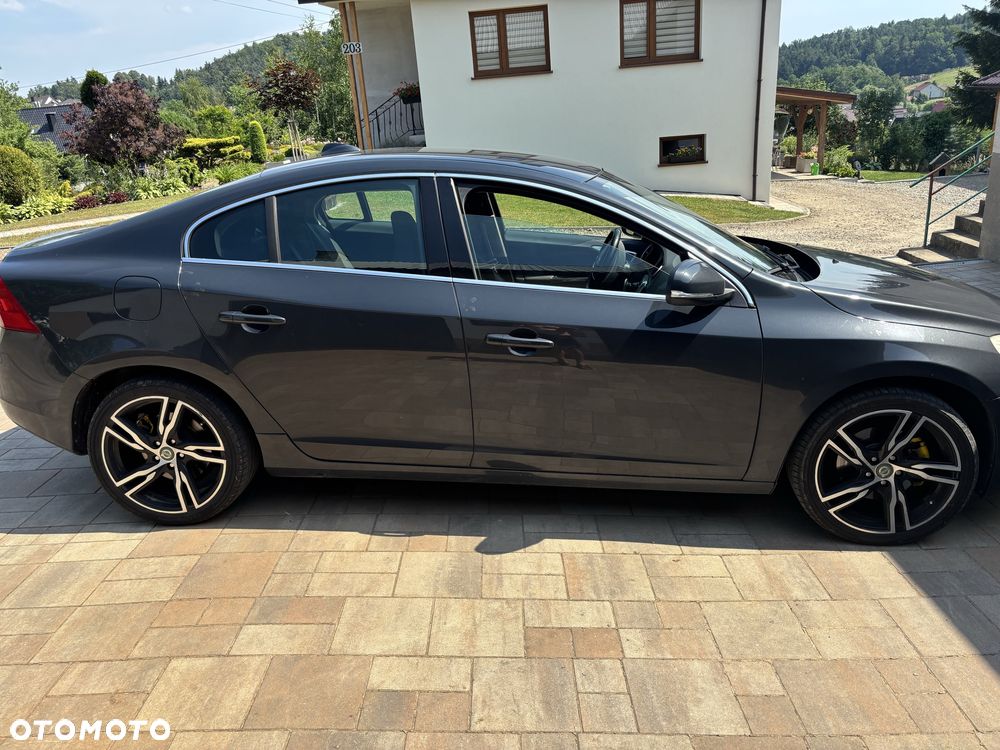 Volvo S60 2010 photo 2