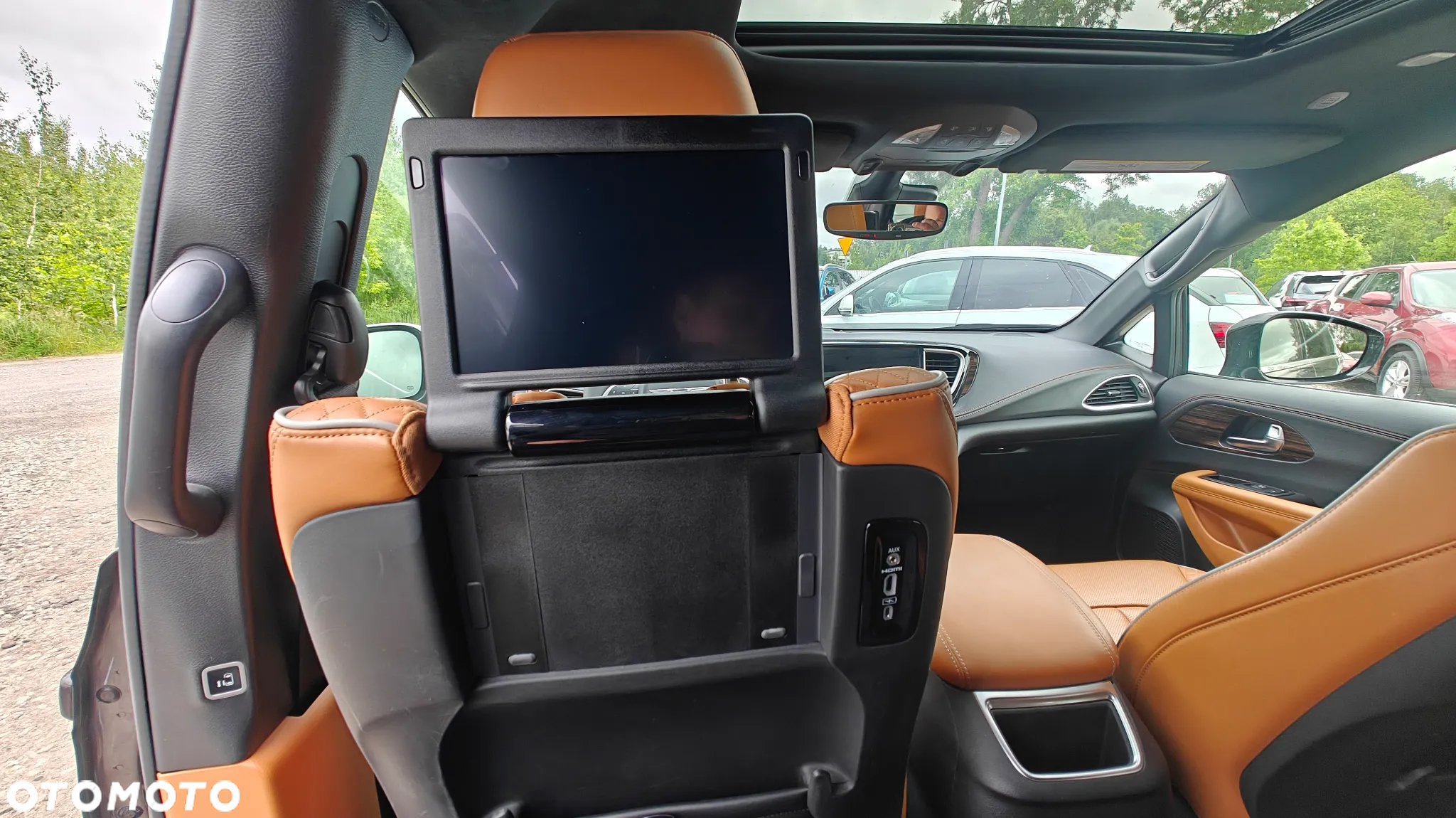 Chrysler Pacifica - 16