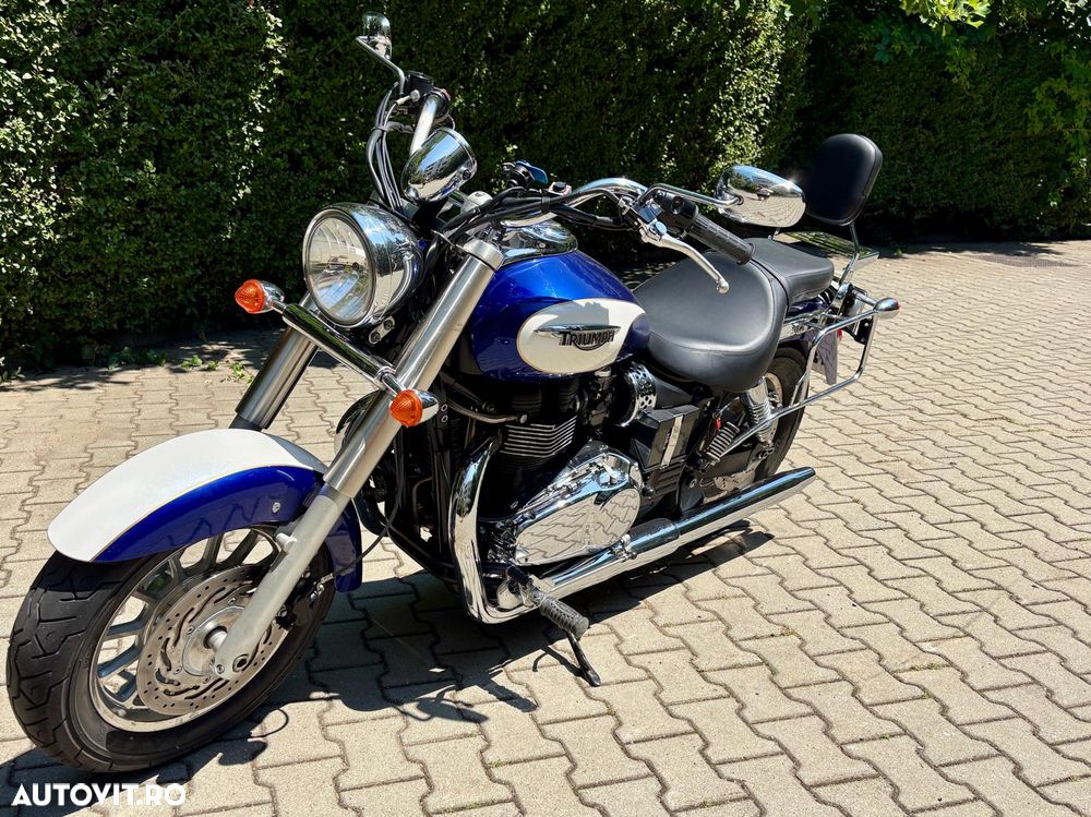Triumph Bonneville - 12