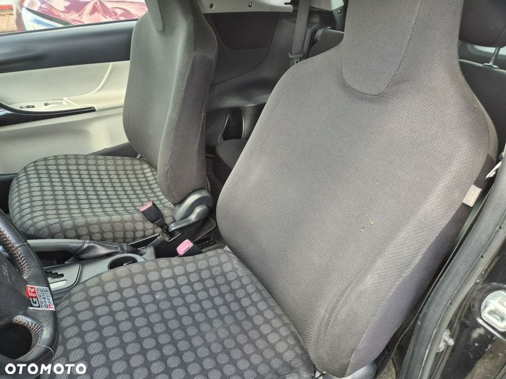 Toyota iQ - 9
