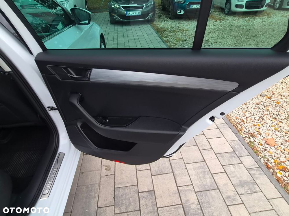 Skoda Superb 2.0 TDI Sportline DSG7 - 30