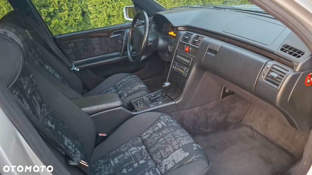 Mercedes-Benz Klasa E 300 TD Avantgarde - 5