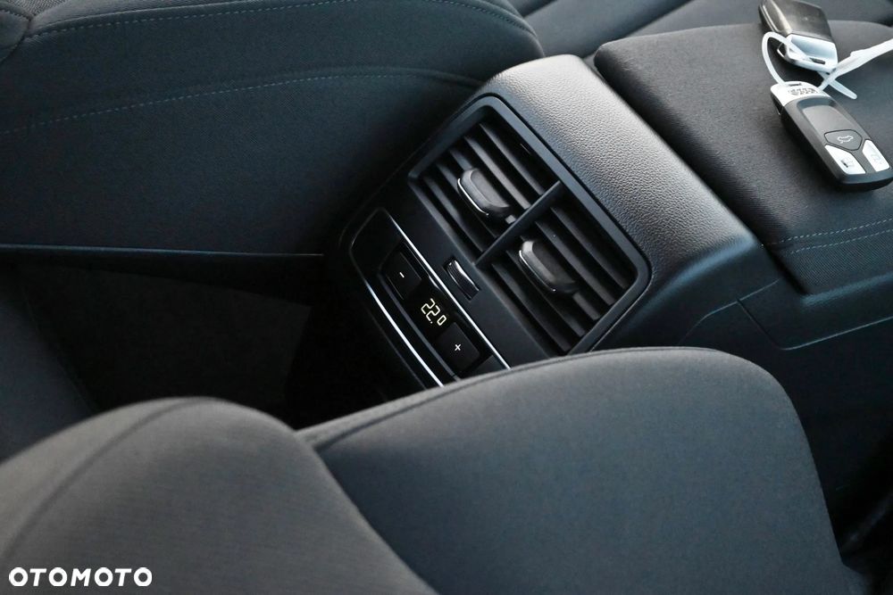 Audi A4 Avant 2.0 TDI ultra S tronic sport - 26