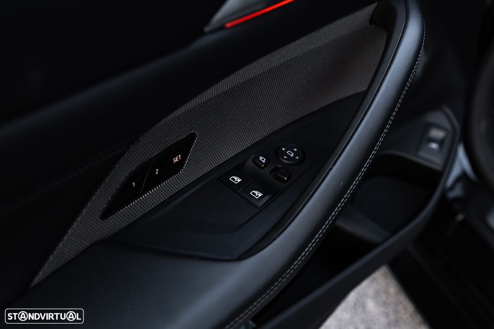 BMW M4 Competition xDrive - 21