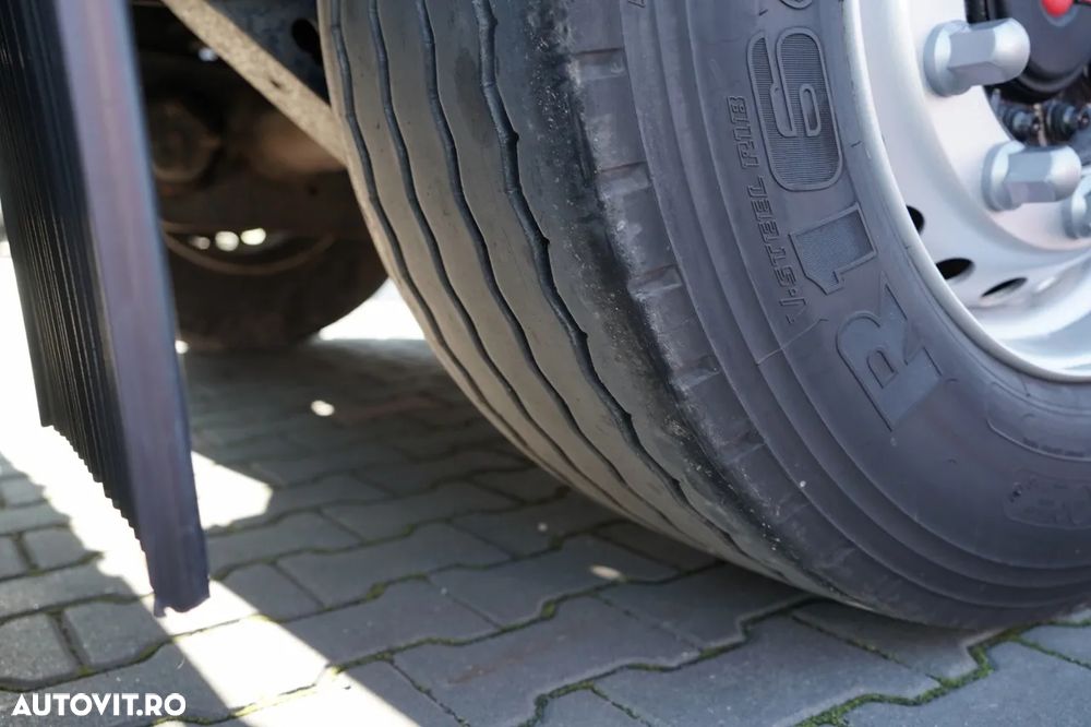 Wielton CORTINĂ STANDARD WIELTON / ACOPERIȘ LVT / SISTEM BDE - STALPINI CULISANTI / AXĂ RIDICABILĂ / PUȚIN FOLOSIT - 24