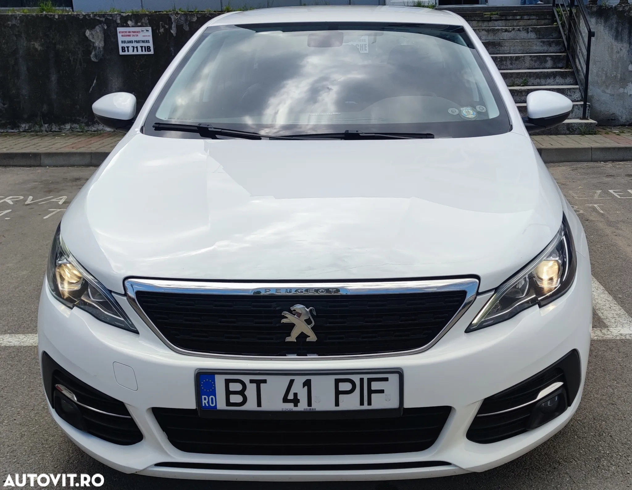Peugeot 308 1.2 L PureTech Turbo S&S Access - 10