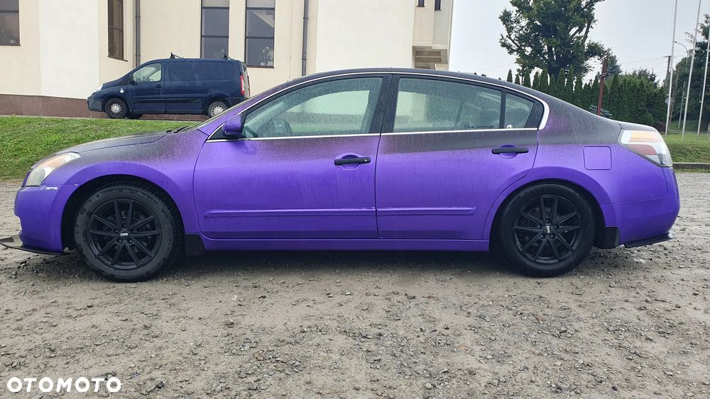 Nissan Altima - 5