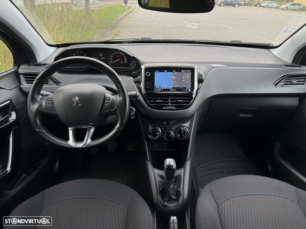 Peugeot 208 1.2 PureTech Signature - 3