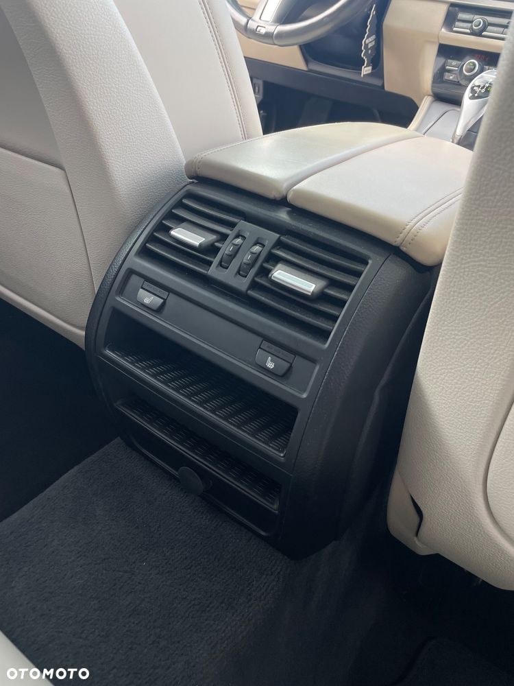 BMW Seria 5 535i xDrive - 32