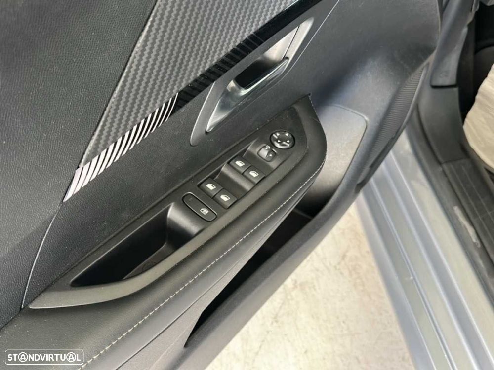 Peugeot 208 1.2 Hybrid Allure e-DCS6 - 15