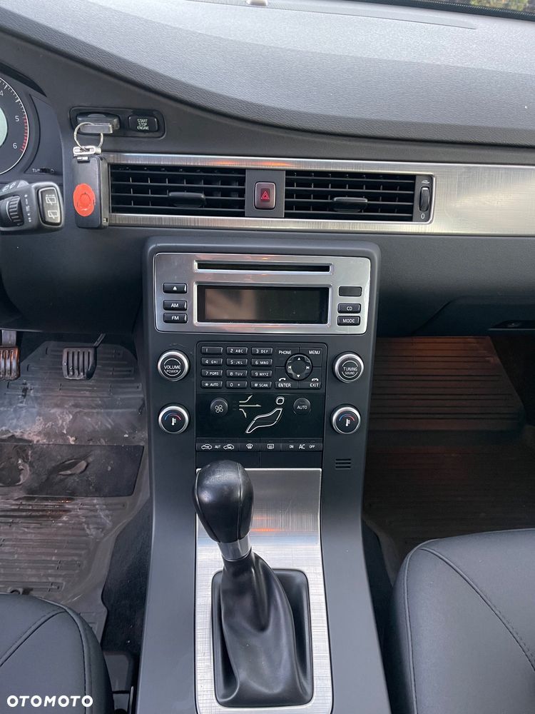 Volvo V70 2.4D Kinetic - 13