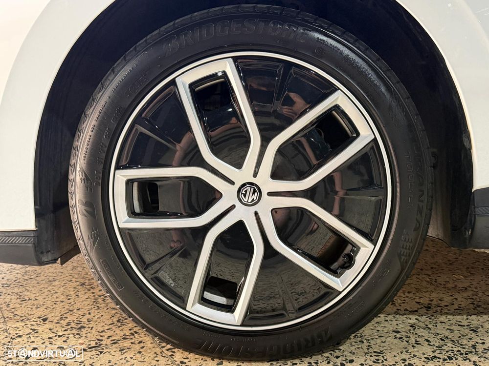 MG MG4 64 kWh Luxury - 13