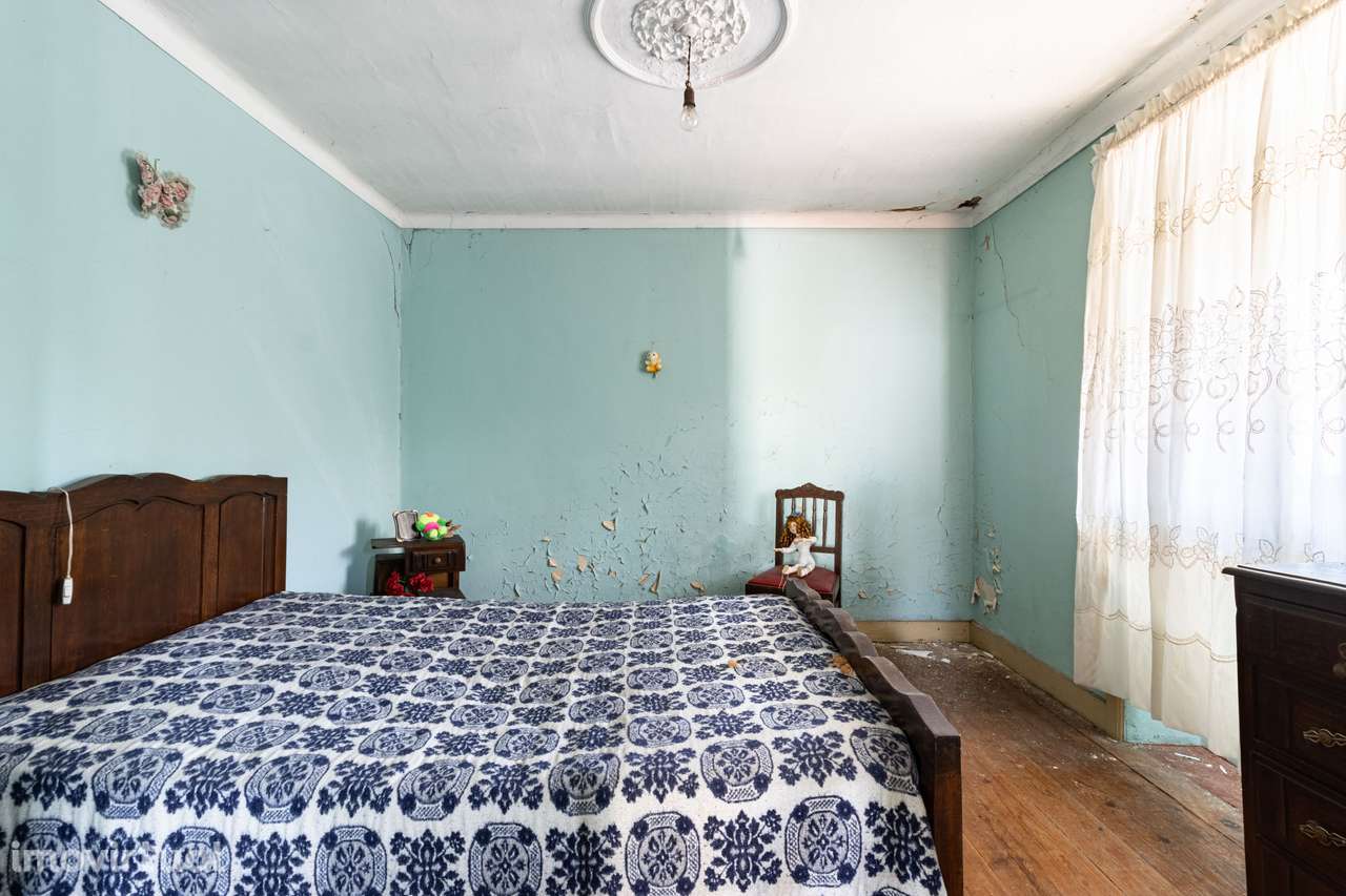 Moradia para reabilitação com terreno em Oliveira de Azeméis - Grande imagem: 5/17