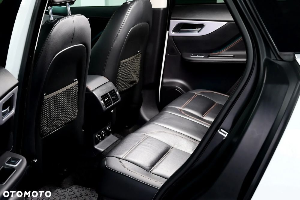 Jaguar F-Pace - 8