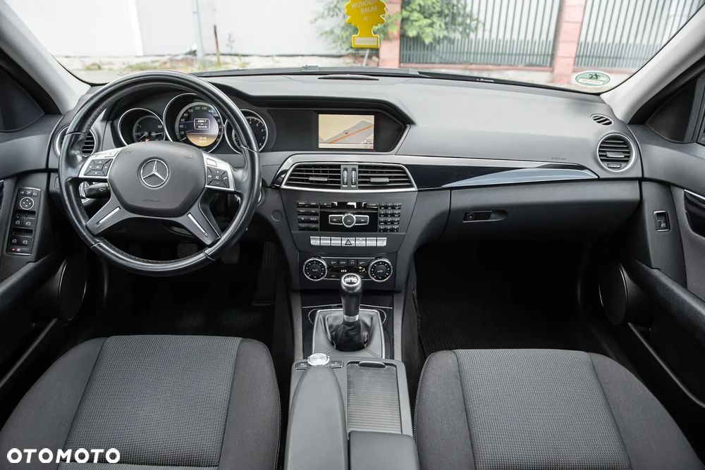 Mercedes-Benz Klasa C 180 BlueEFFICIENCY Avantgarde - 24