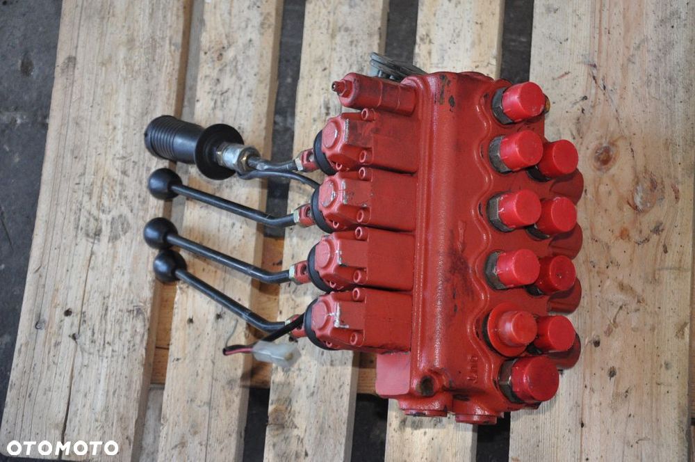 ROZDZIELACZ HYDRAULICZNY MANITOU SMD C90694 - 1