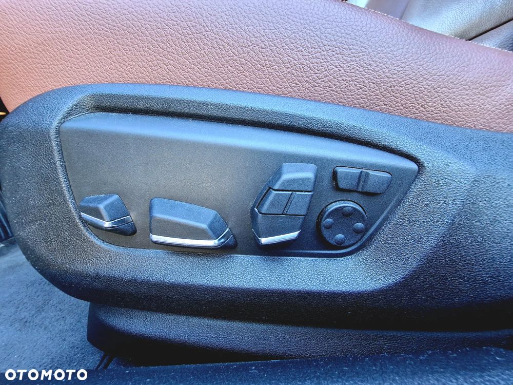 BMW Seria 5 530d Touring Luxury Line - 7