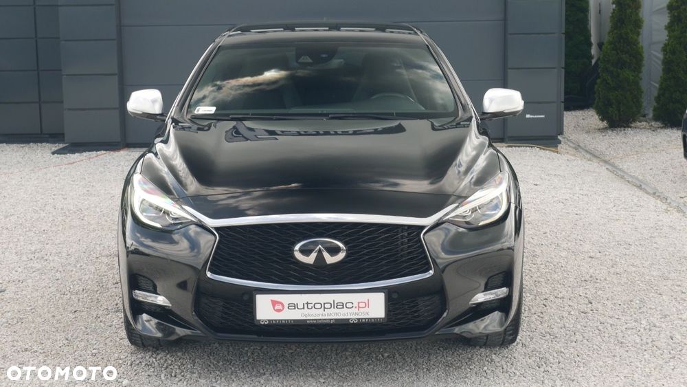 Infiniti Q30 - 3
