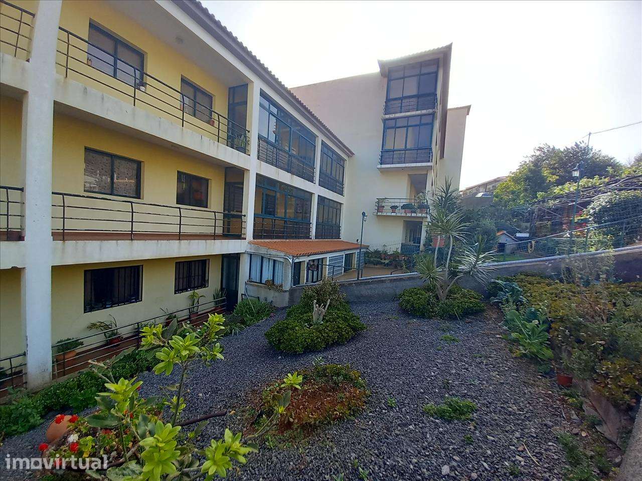 T2 com Garagem em Zona Tranquila de Santa Cruz – Madeira - Grande imagem: 2/16