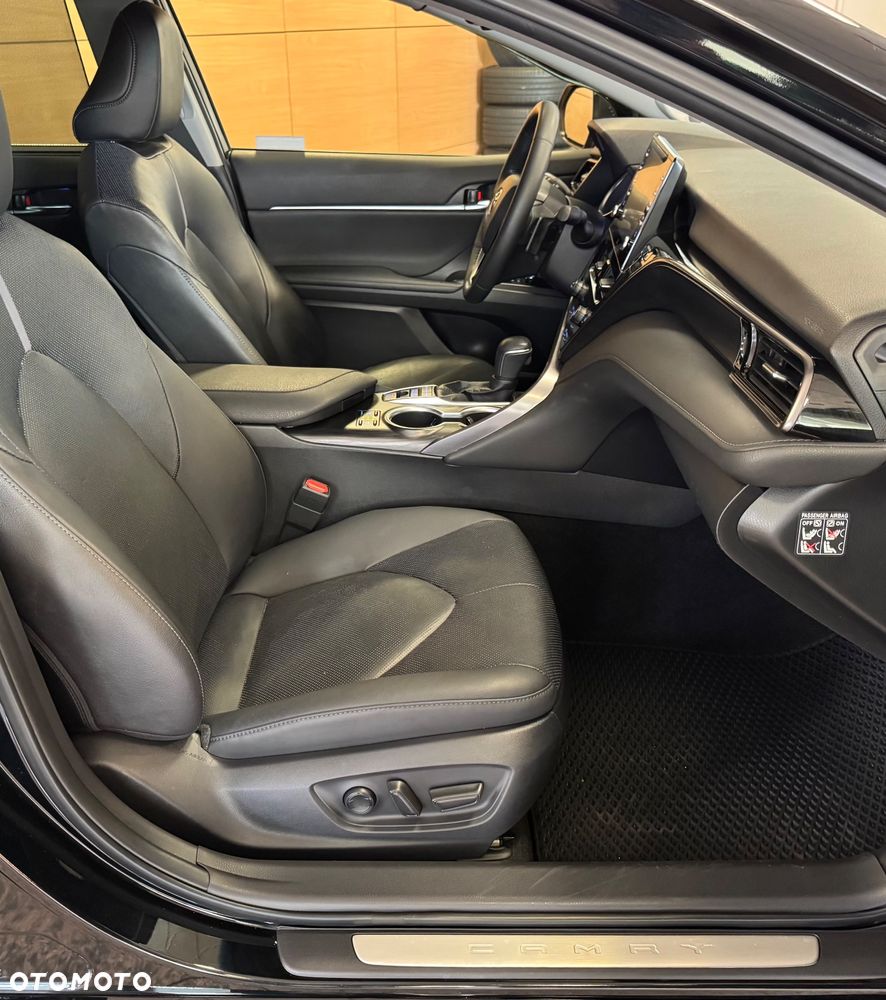 Toyota Camry 2.5 Hybrid Executive CVT - 12