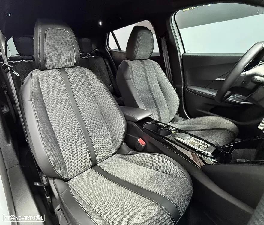 Peugeot e-2008 54 kWh Allure - 28