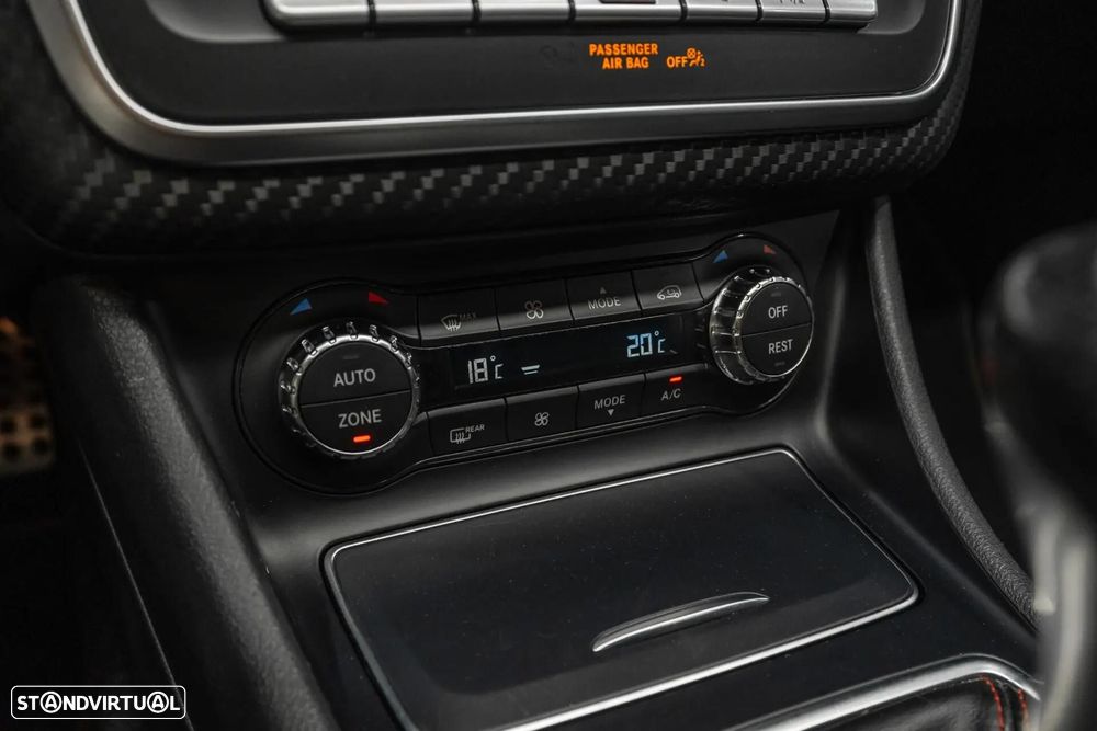 Mercedes-Benz A 180 AMG Line - 16