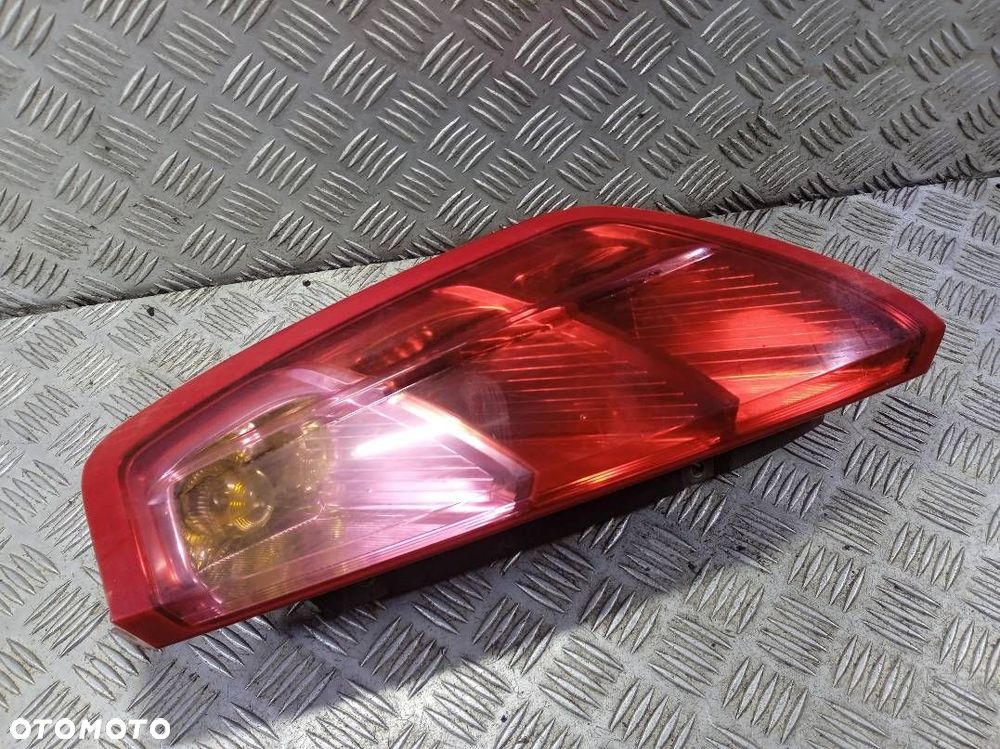 LAMPA PRAWA TYLNA FIAT PUNTO GRANDE - 1