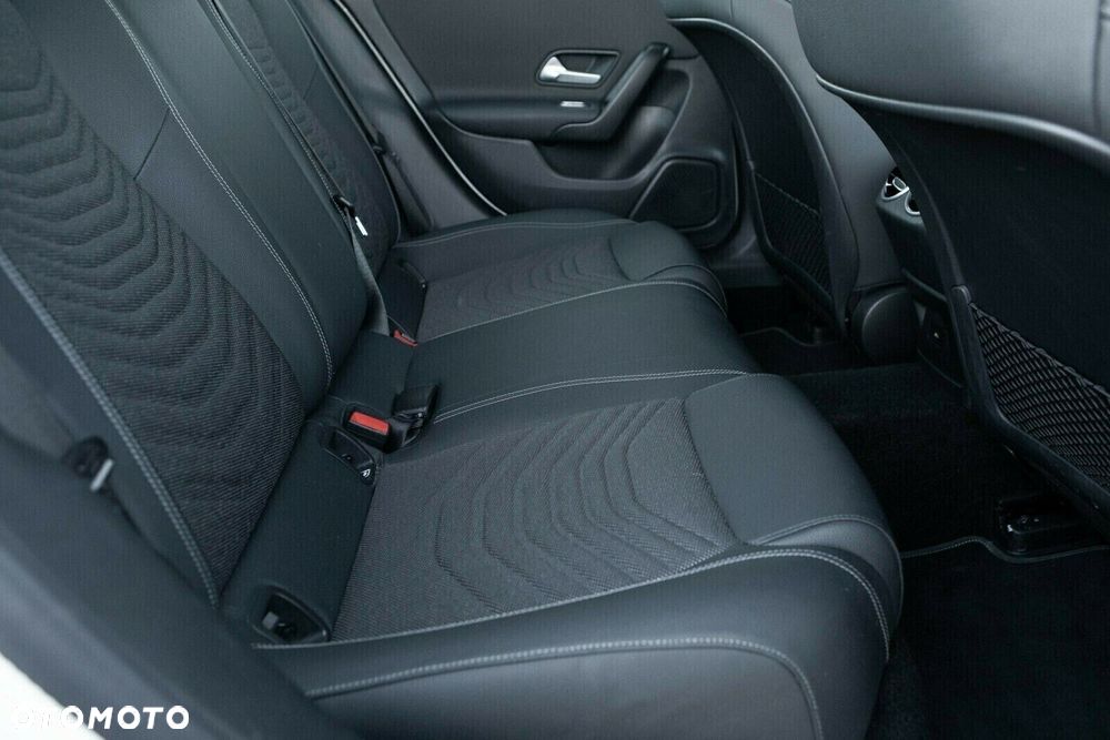 Mercedes-Benz CLA 200 mHEV 7G-DCT - 29