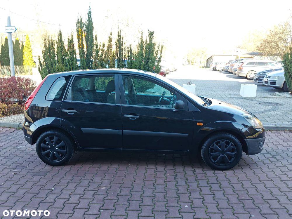 Ford Fiesta 1.3 Ghia - 26