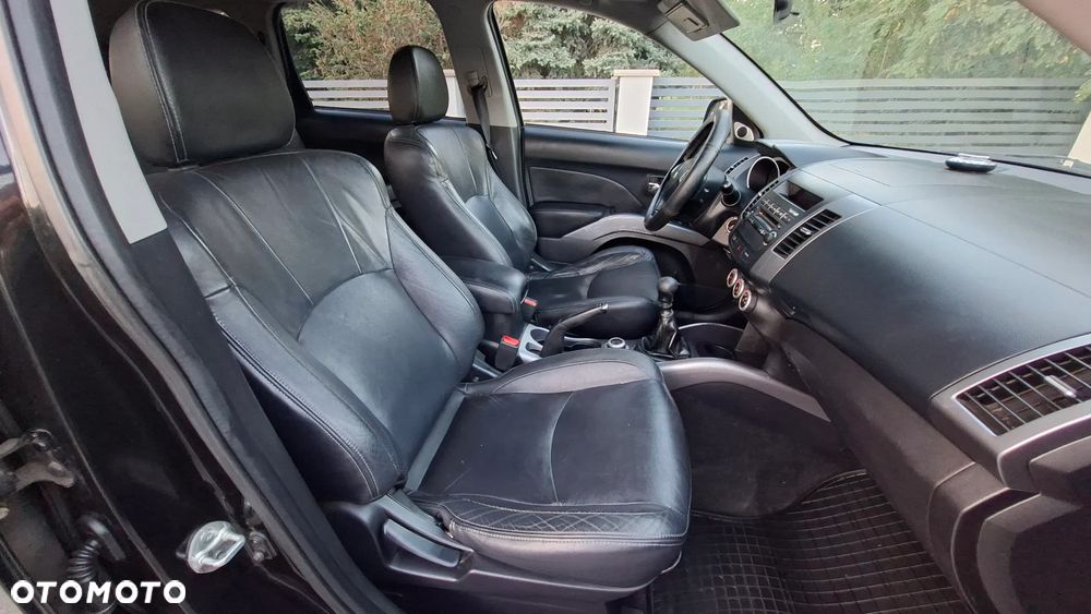 Mitsubishi Outlander - 16
