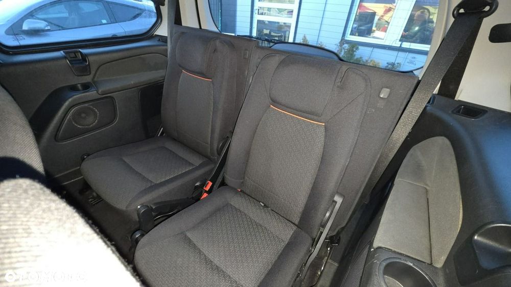 Ford Galaxy - 24