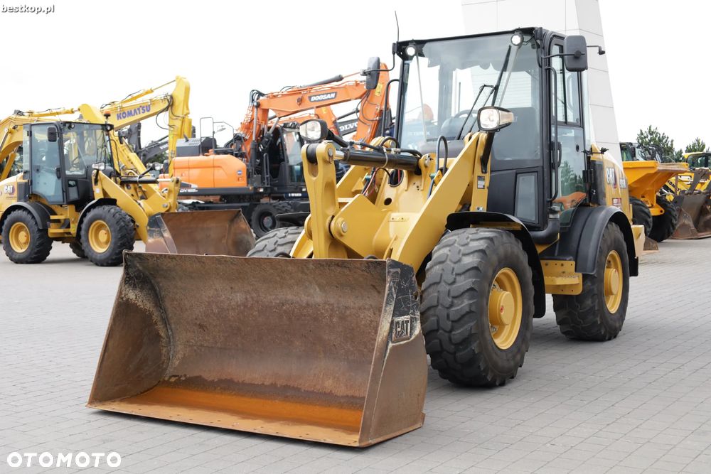 Caterpillar CAT 906M - 16