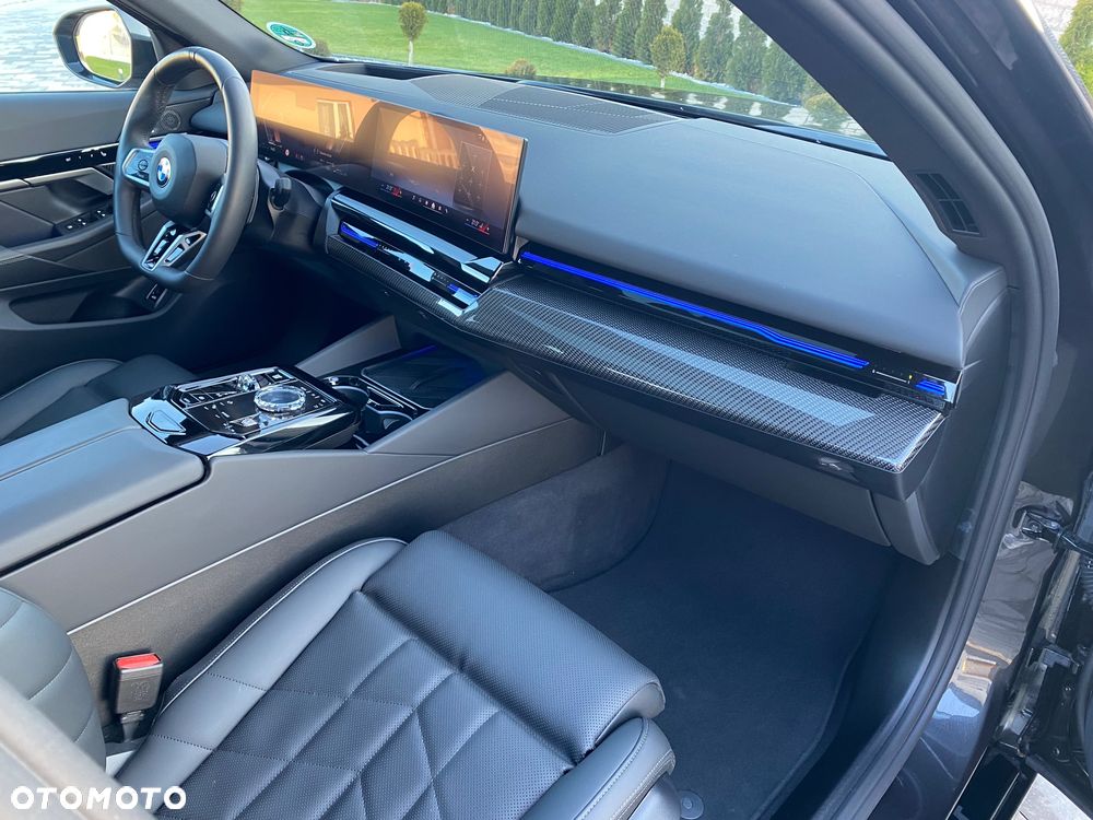 BMW Seria 5 520d xDrive - 23