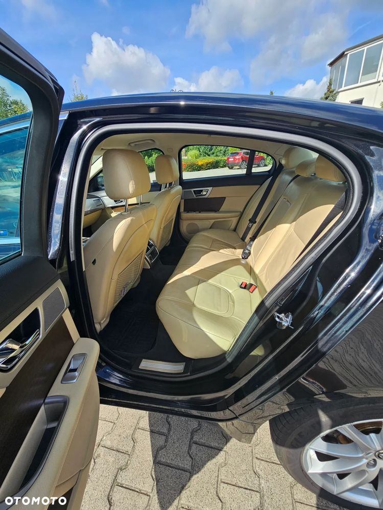 Jaguar XF 2.2 D Luxury - 13