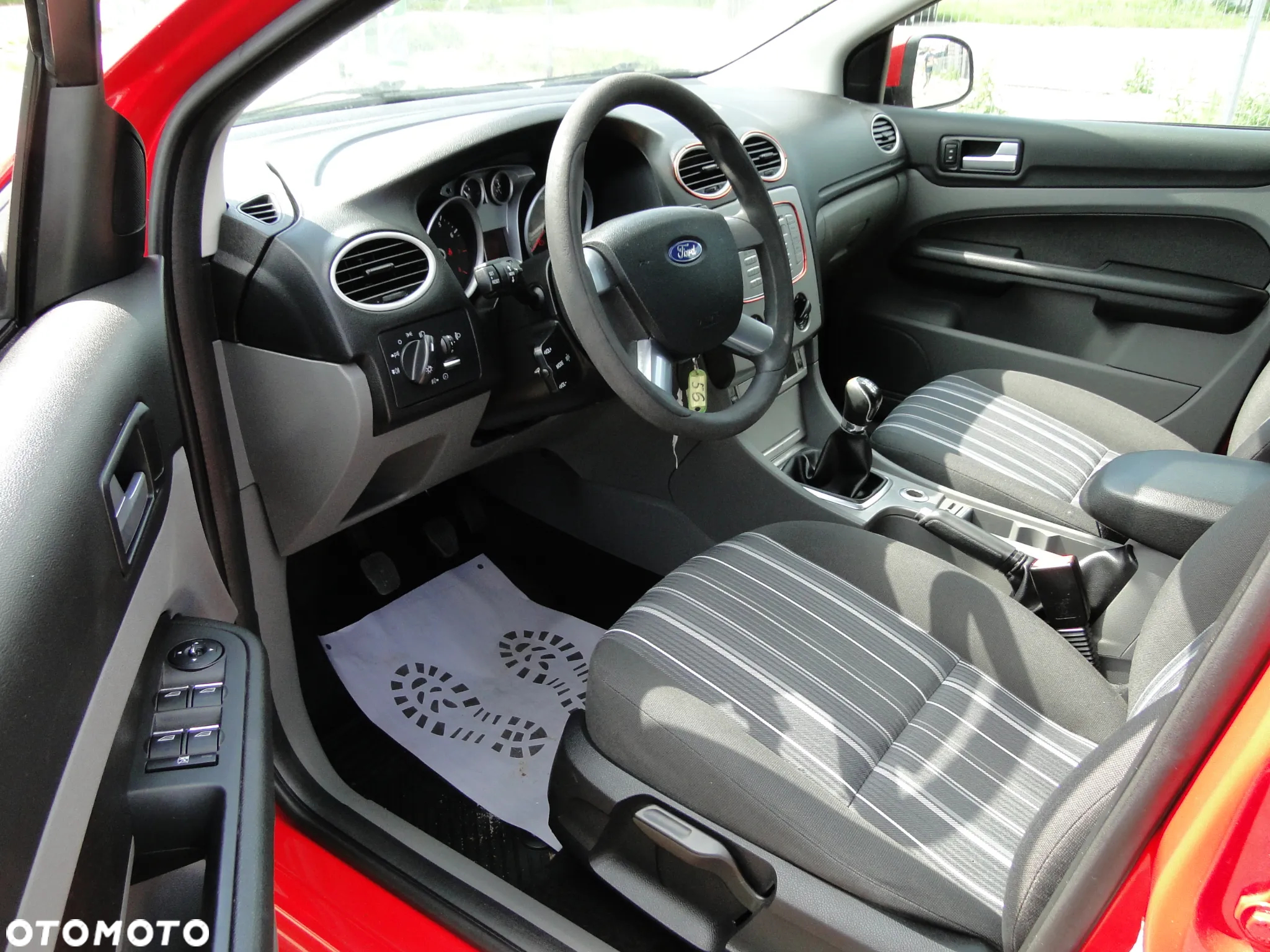 Ford Focus 1.6 16V Ghia - 8