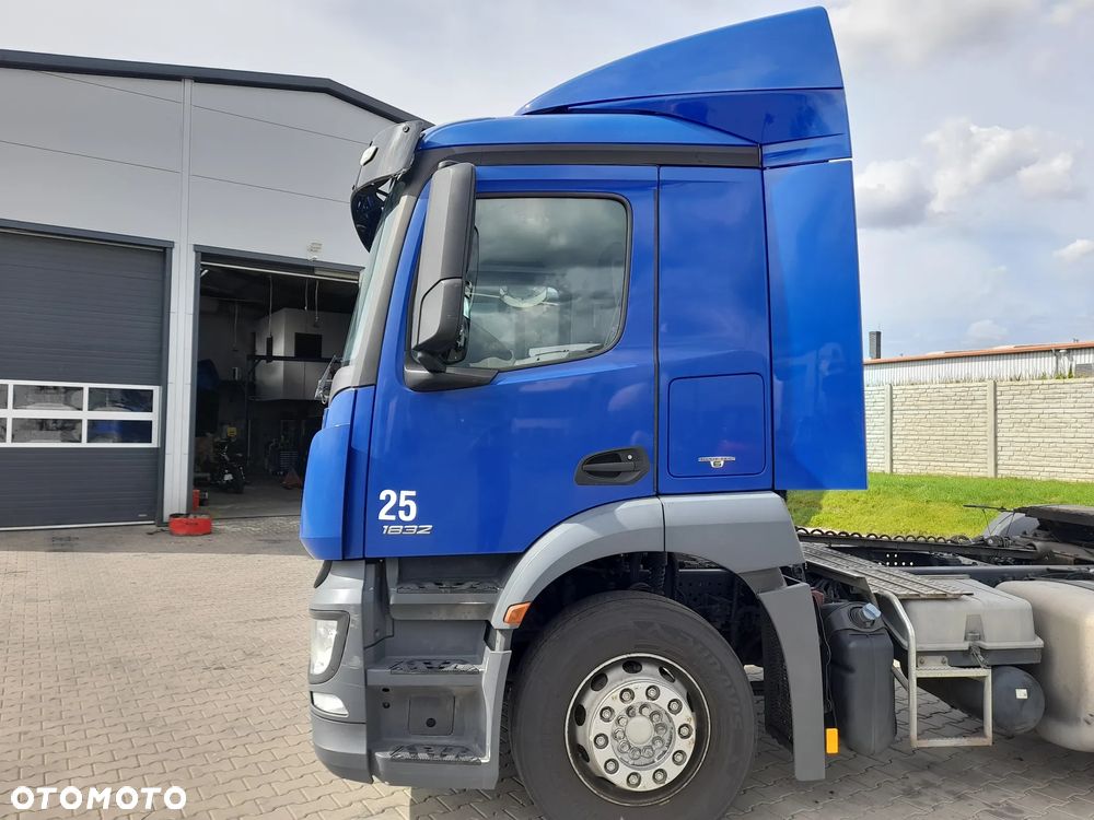 Kabina Mercedes Arocs Actros MP4 ClassicSpace M - 4