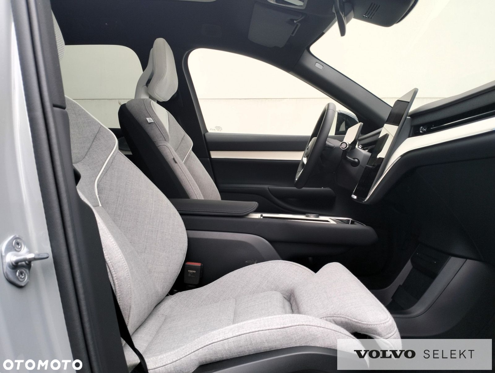 Volvo EX90 - 13