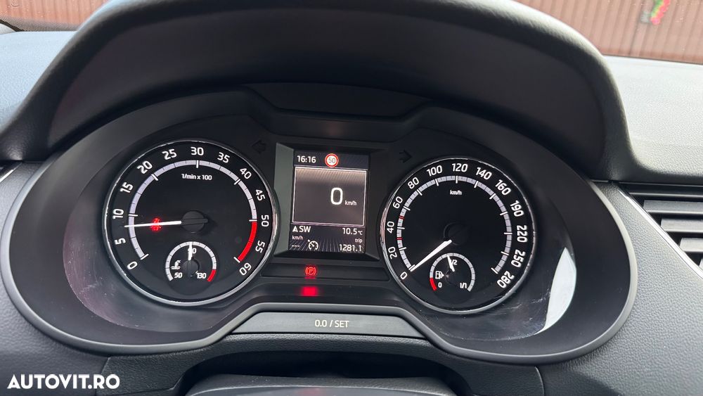 Skoda Octavia Combi 2.0 TDI RS - 28